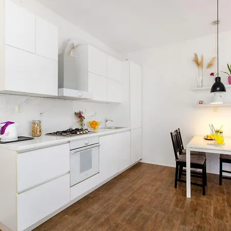 The Whitehouse Apartment Brodarica (Sibenik-Knin)