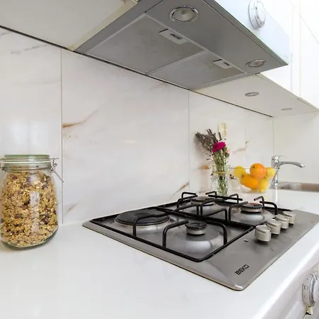 The Whitehouse Apartment Brodarica (Sibenik-Knin)