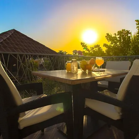 The Whitehouse Apartment