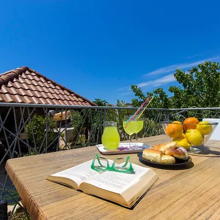 The Whitehouse Apartment