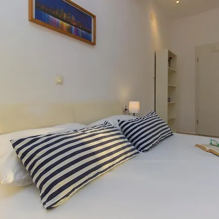Apartment The Whitehouse Brodarica (Sibenik-Knin)