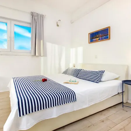 Apartment The Whitehouse Brodarica (Sibenik-Knin)