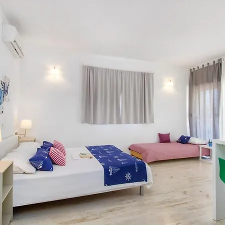 The Whitehouse Apartment