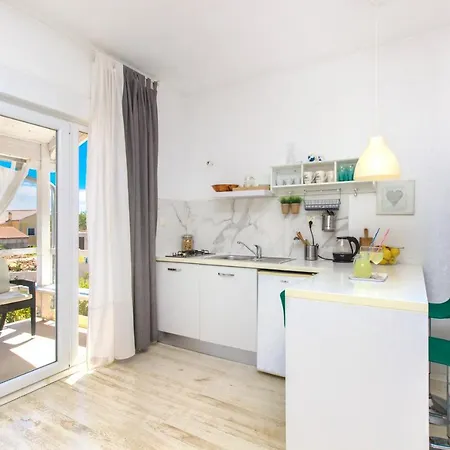 Apartment The Whitehouse Brodarica (Sibenik-Knin)