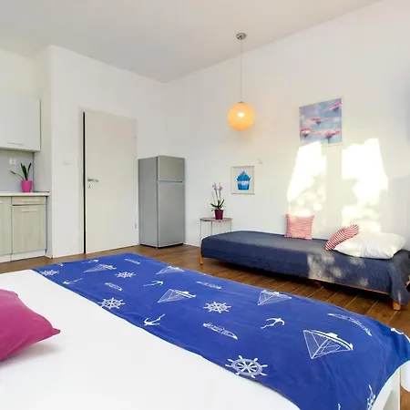 Apartment The Whitehouse Brodarica (Sibenik-Knin)