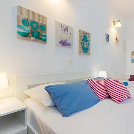 Apartment The Whitehouse Brodarica (Sibenik-Knin)