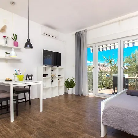 The Whitehouse * Brodarica (Sibenik-Knin)