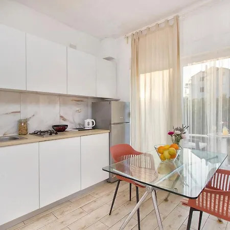 The Whitehouse Apartment