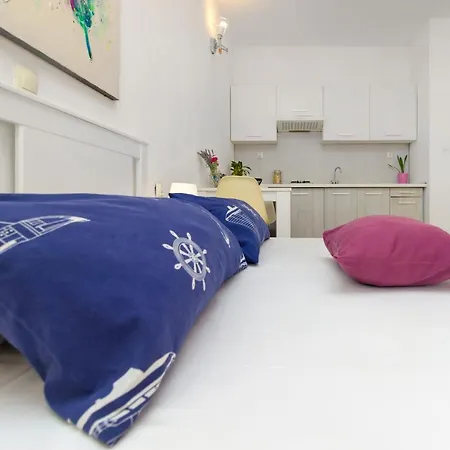 The Whitehouse Apartment