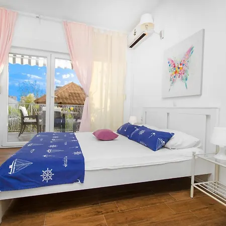 The Whitehouse * Brodarica (Sibenik-Knin)