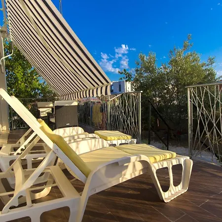 The Whitehouse Apartment