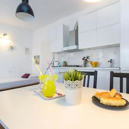 Apartment The Whitehouse Brodarica (Sibenik-Knin)