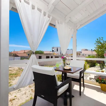 The Whitehouse Apartment Brodarica (Sibenik-Knin)