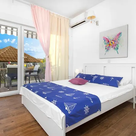 Apartment The Whitehouse Brodarica (Sibenik-Knin)