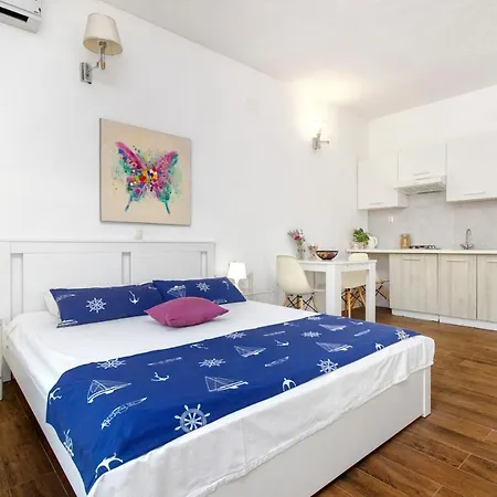 Apartment The Whitehouse Brodarica (Sibenik-Knin)