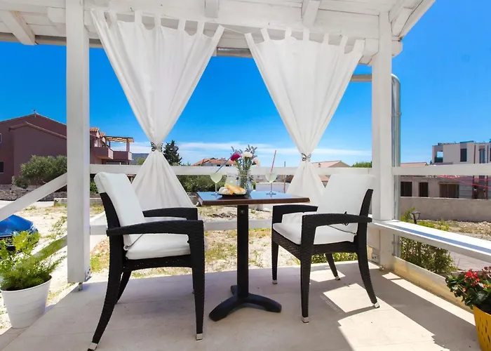 The Whitehouse * Brodarica (Sibenik-Knin)