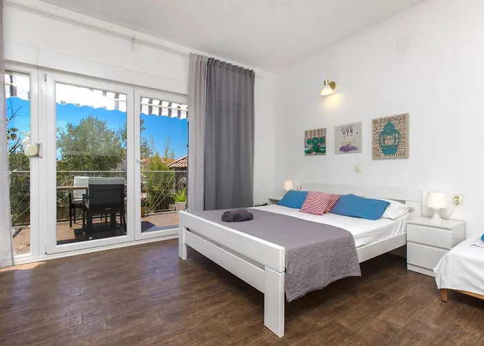 The Whitehouse Apartman *