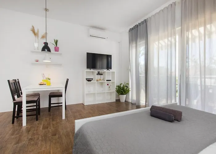 The Whitehouse Apartman *