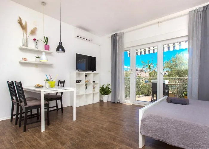 The Whitehouse * Brodarica (Sibenik-Knin)