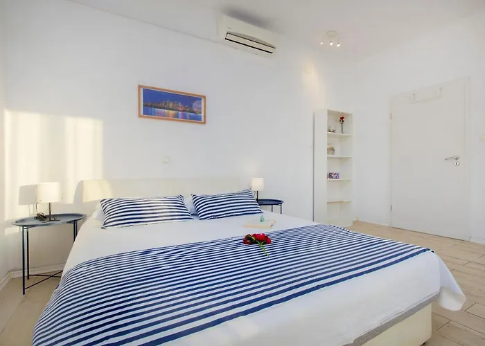 The Whitehouse Apartman